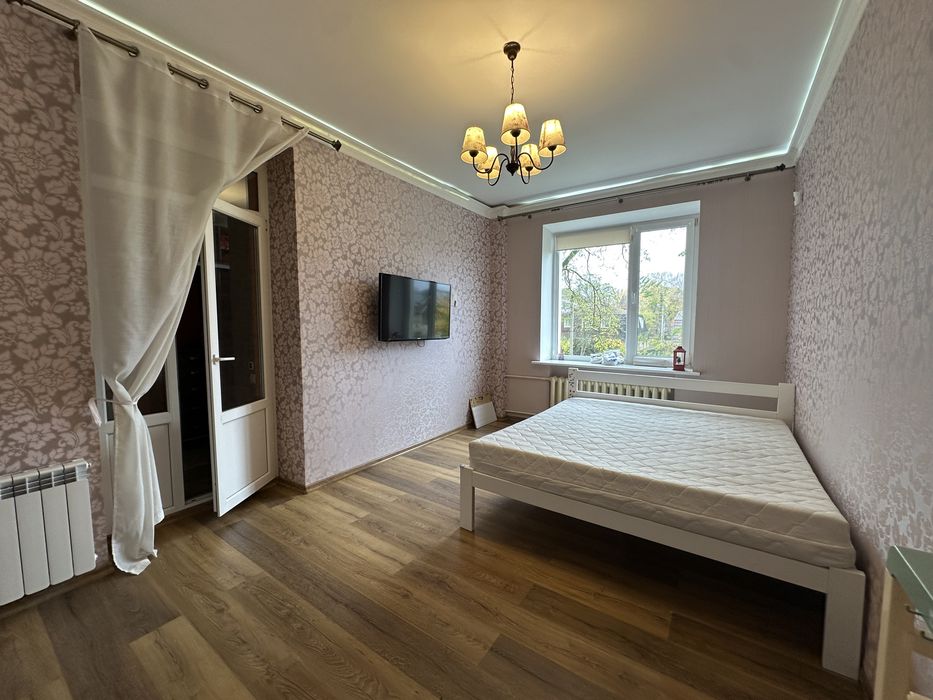 Трикімнатна в центрі біля Авангарду