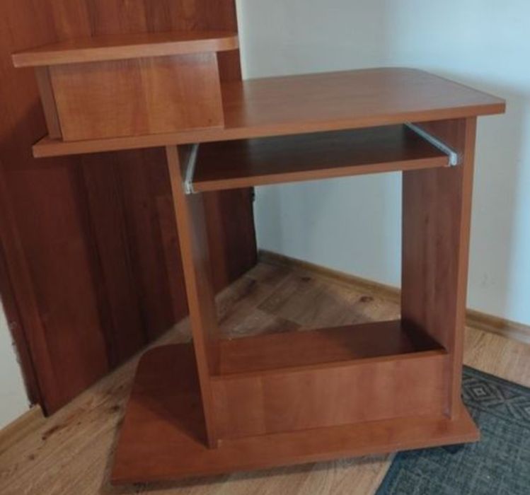 Biurko szkolne młodzieżowe.