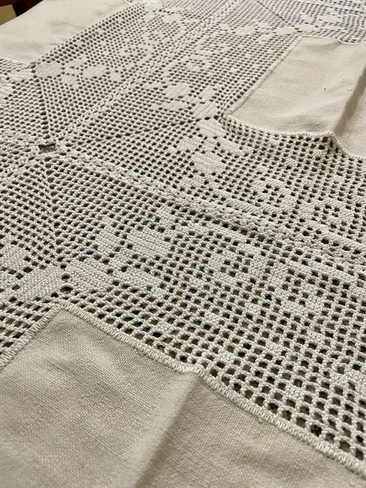 Lindissima toalha em linho e renda