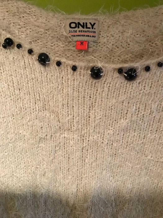 Sweter z koralikami