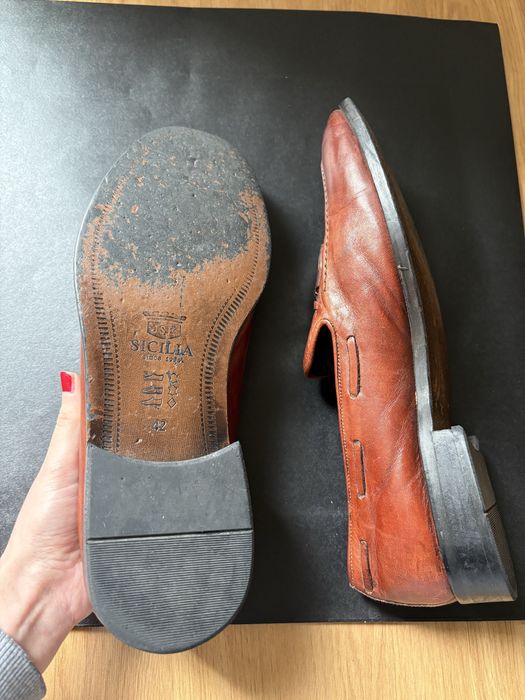 sapatos mocassins originais de couro marrom com borlas
