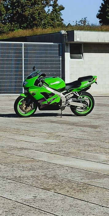 Kawasaki Ninja ZX9R