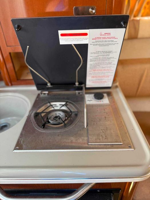 motorówka Sea Ray Sundancer 240 2011 – 190 MTH, FL przyczepa 5.0 Mercruiser