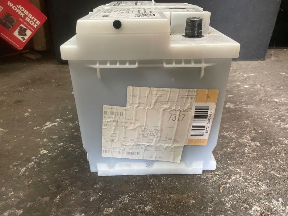 BMW akumulator 12V 70Ah 570A 61218381730