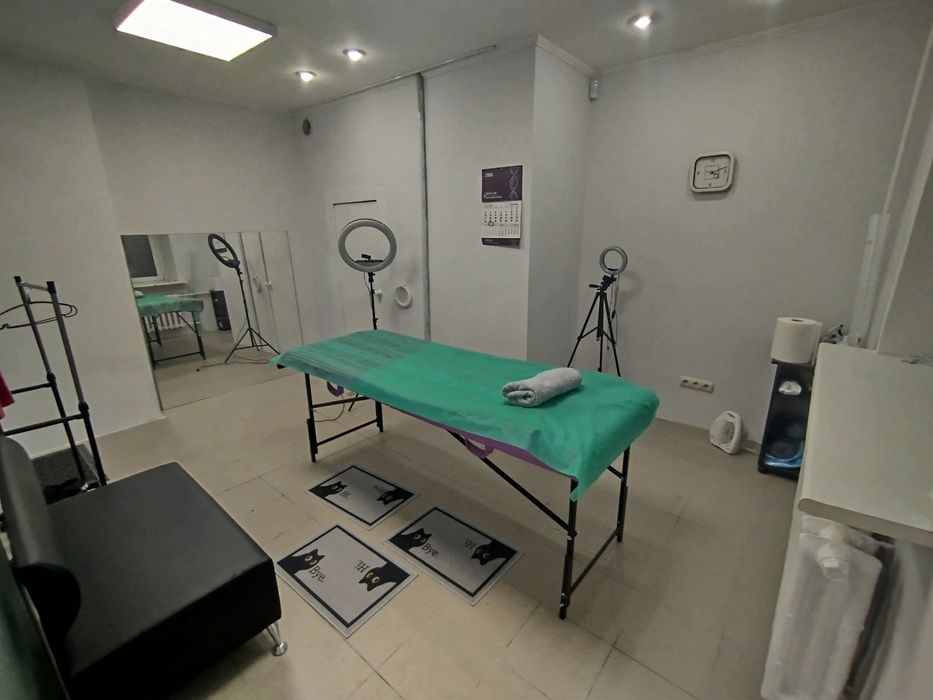 Здається два кабінета в центрі міста