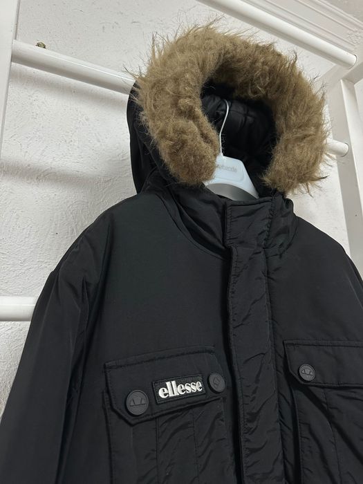 Куртка ellesse Л размер