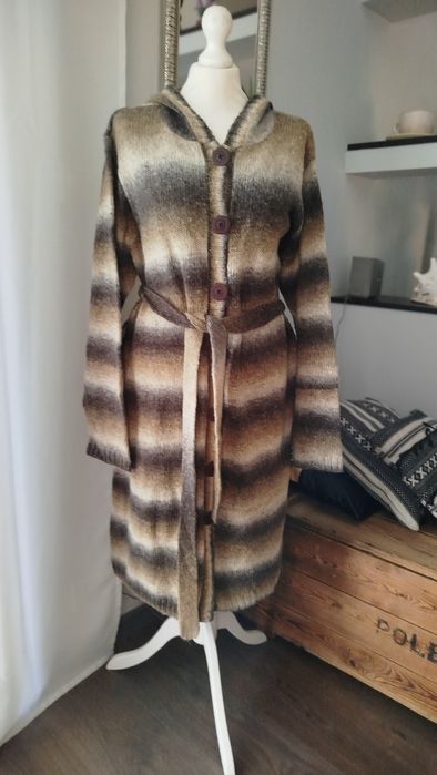 Brązowy długi ciepły sweter jak płaszcz 52