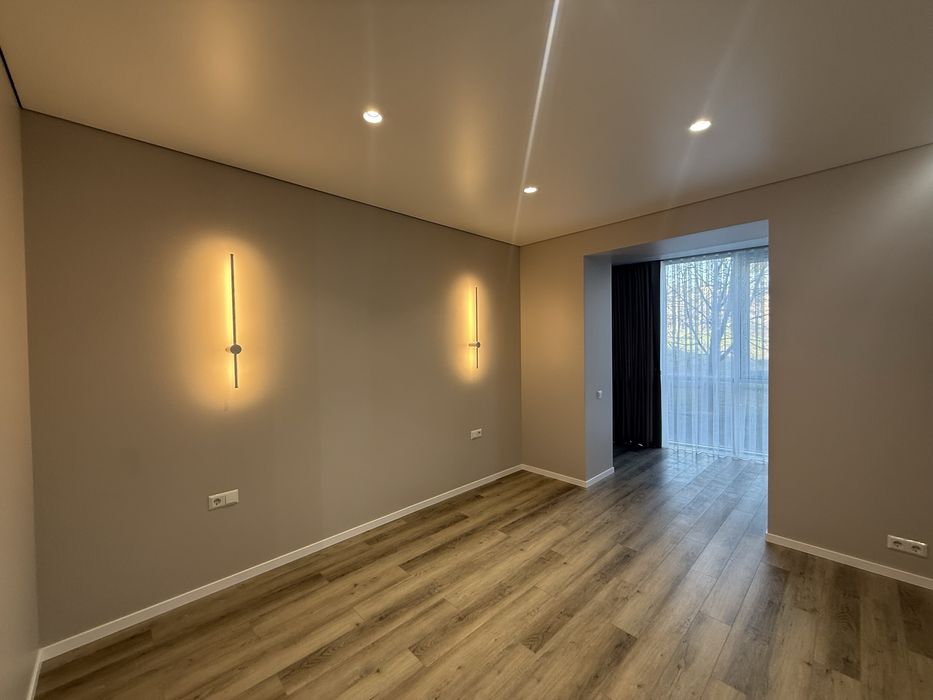 Продаж квартири в новобудові Жк Кришталеве озеро