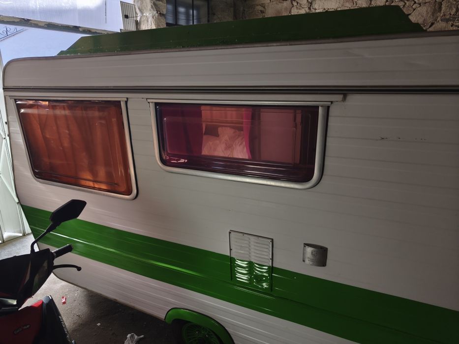 Caravana usada com decomentos