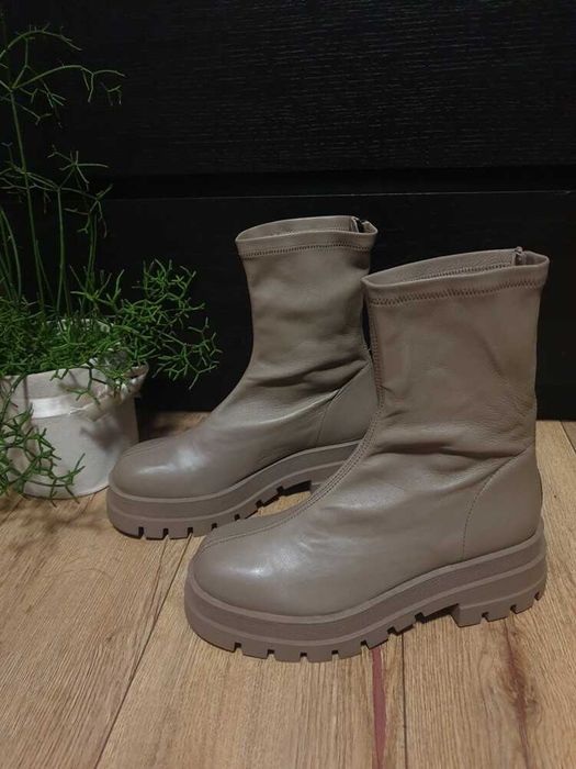 Новые кожаные ботинки от NEWD.Tamaris (Германия)! узкая стопа, 41/27см