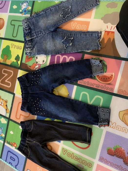 Дитячий одяг: плаття, бодіки, штанішки та взуття