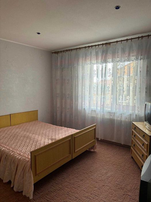 Затишний будинок з більярдною, сауною, садом та квітником, біля лісу!