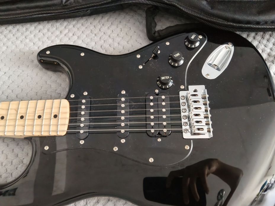 CAŁY ZESTAW Gitara elektryczna  Fender Squier Sonic Stratocaster  + pokrowiec + kabel + piec