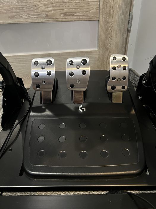 Kierownica Logitech G923 PS4 / PC + stojak wolnostojący – stan bardzo dobry