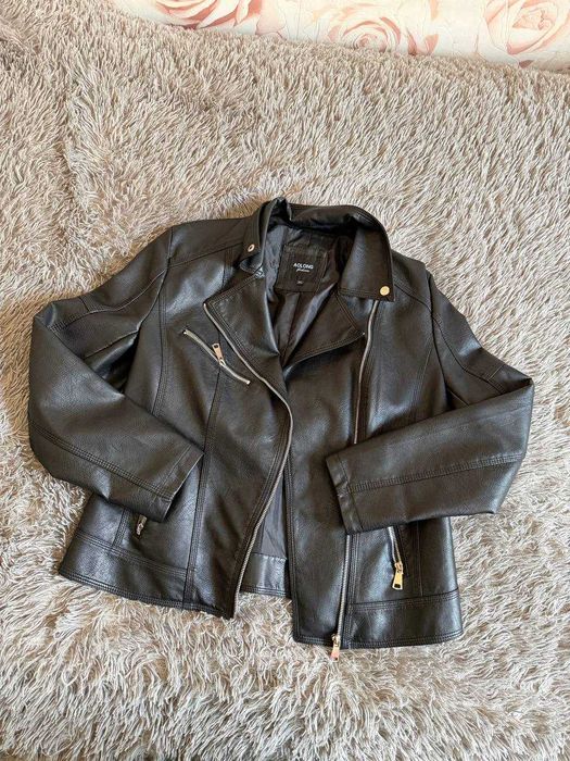 Жіноча шкіряна куртка