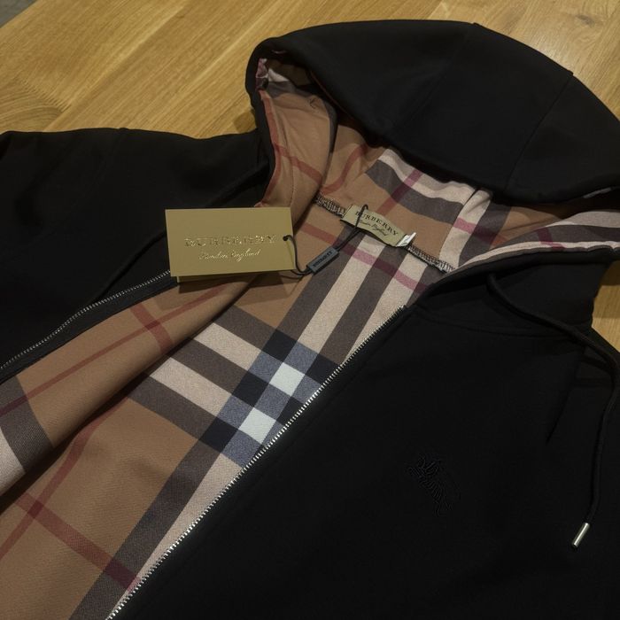 кофта Burberry чорна