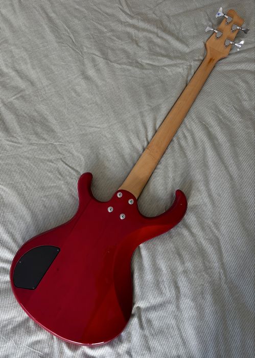 Guitarra baixo Wesley ‘The Bullhorn’ 24 trastes (duas oitavas)