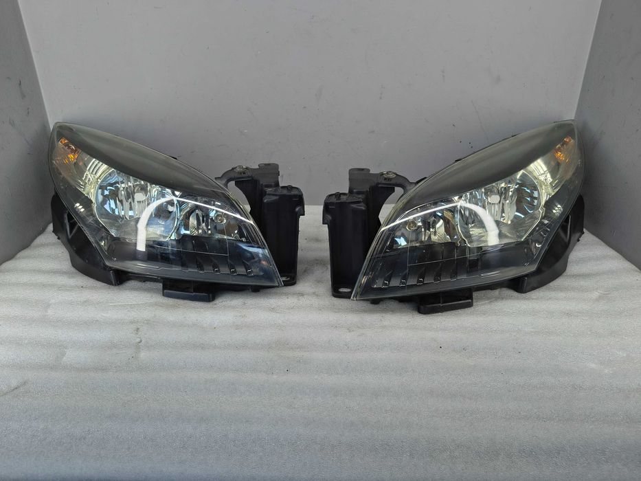 Lampa Reflektor Prawy Lewy Renault Megane III EU! Czarny srodek