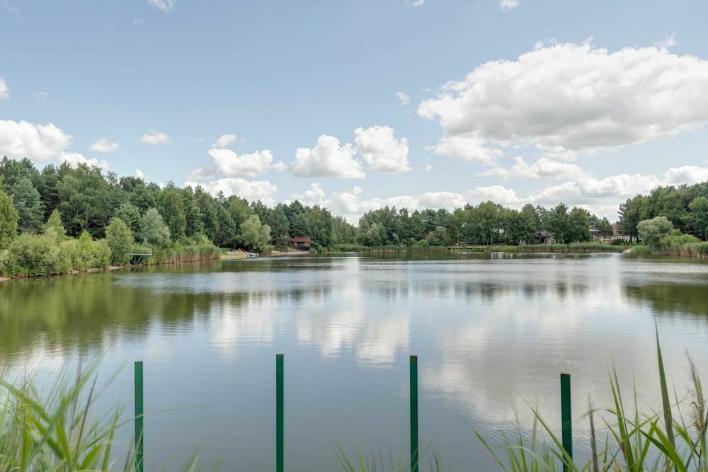 Коттедж, дом VIP класу - "Лісове озеро". Свой пляж! В лесу.