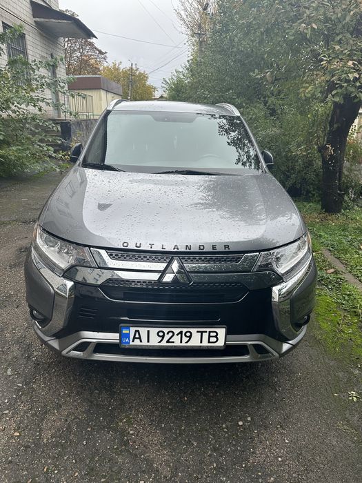 Продам Mitsubishi Outlander 2.0PHEV 2019