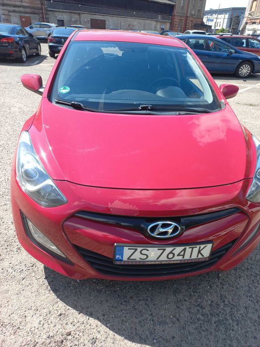 Syndyk sprzeda samochód  HYUNDAI i30 rok produkcji 2012