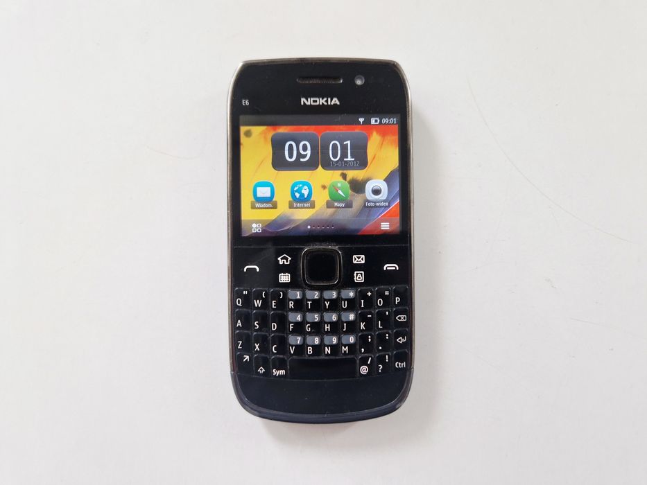 Nokia E6 – używana, oryginalne akcesoria