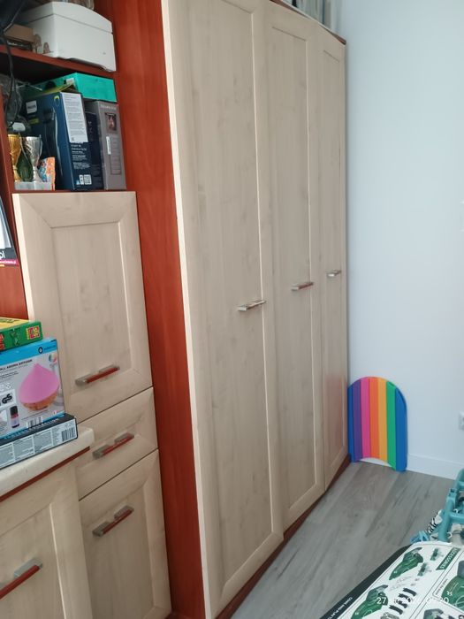 Sprzedam szafę ,komodę i 2 szafki