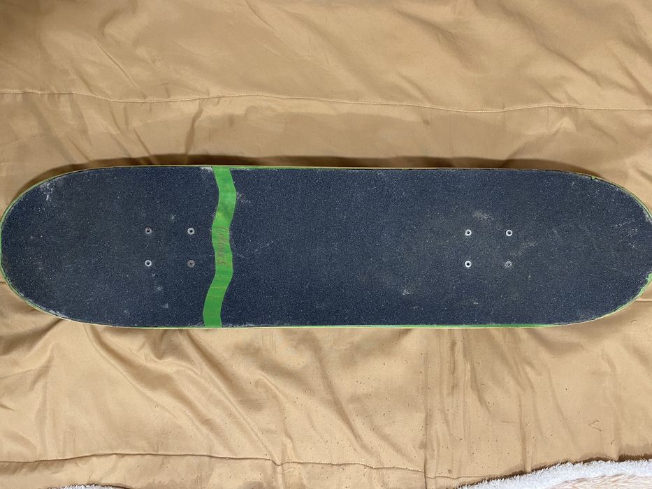 Skate com marcas de uso mas em perfeito estado