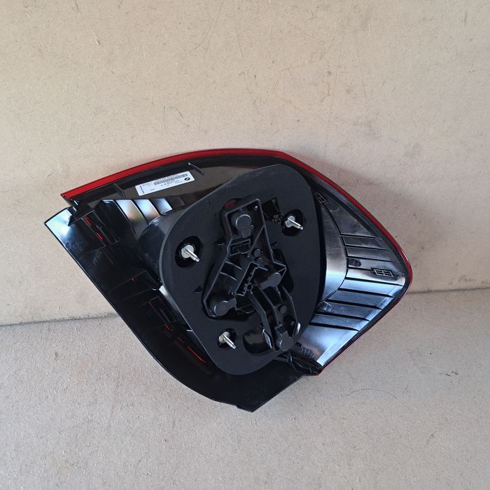 Lampa prawy tył bmw 1 e87 ciemna