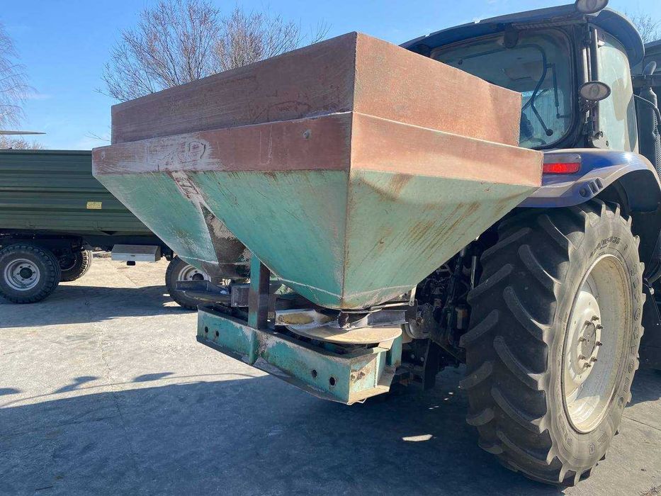 Розкидач мінеральних добрив МВД-1000