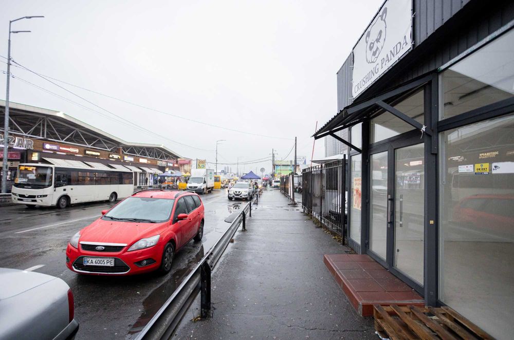 Фасадне приміщення МЕТРО ЛІСОВА. БАZАR. МАЯк