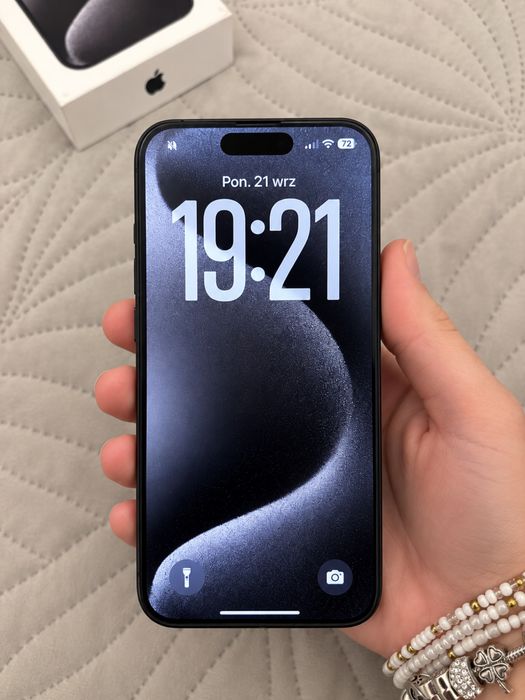 iPhone 15 Pro 128 GB Black Titanium + 5 etui + pudełko