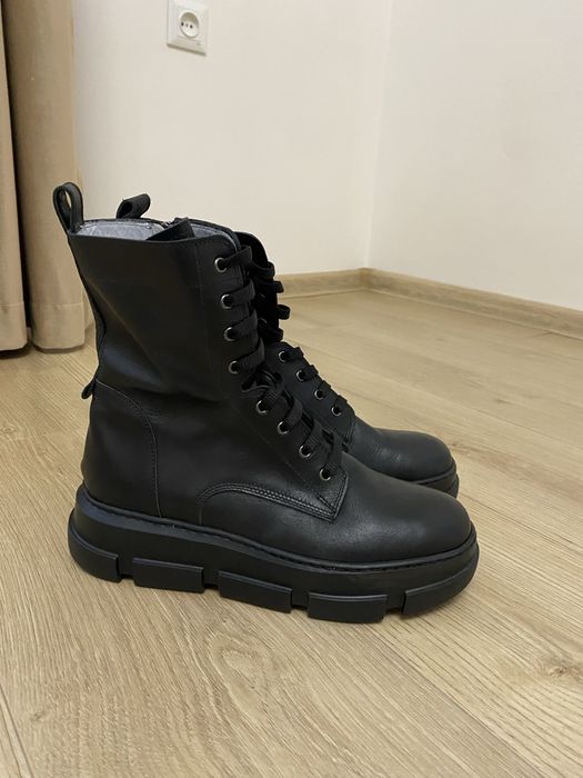 Черевики. Чоботи жіночі