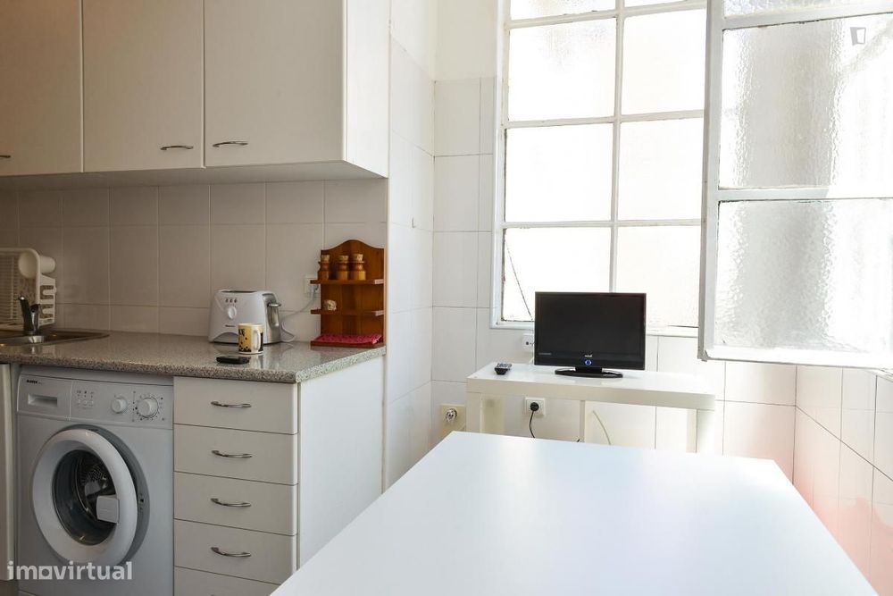 Quarto - localizado em Alameda Lisbon