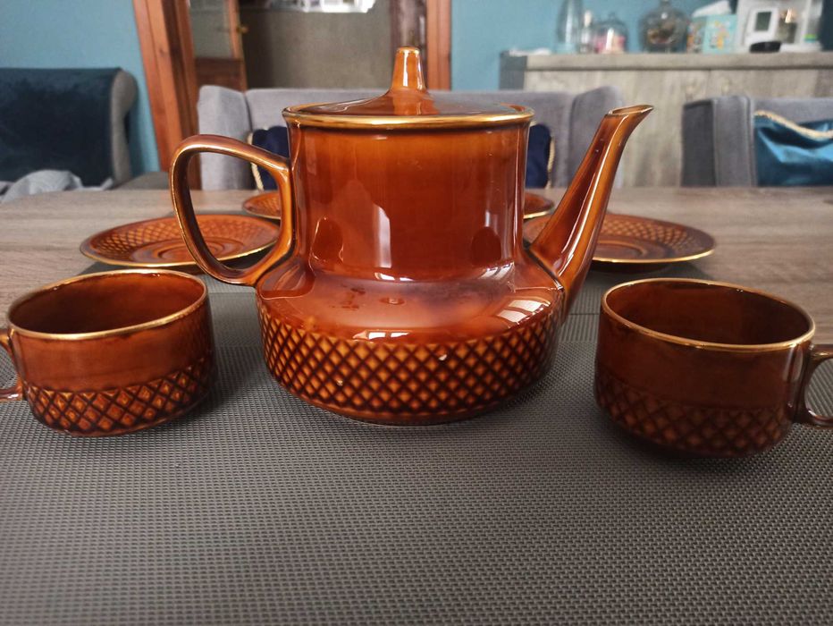 Serwis kawowy "Ania" wyprodukowany w Zakładach Porcelitu w Tułowicach.