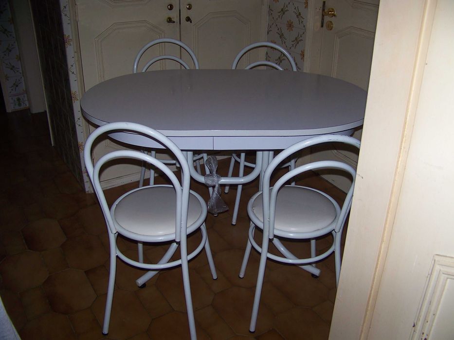 mesa 1,20 m x 80 cm e 4 cadeiras