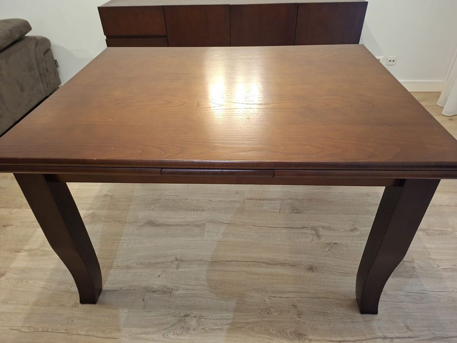 Mesa de sala com aparador