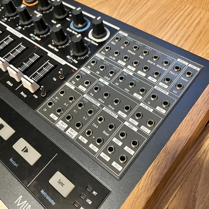 Arturia minibrute 2 аналоговий синтезатор