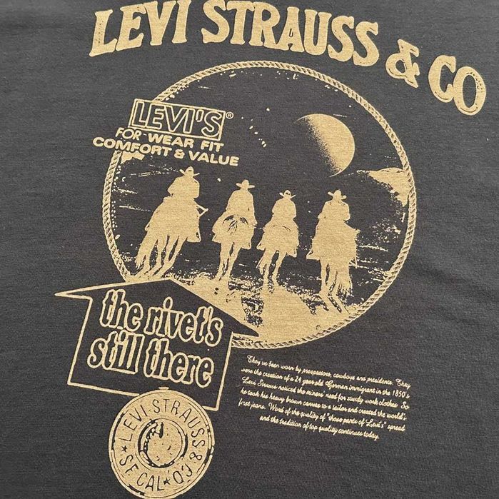 Оверсайз футболка Levis розмір S М L