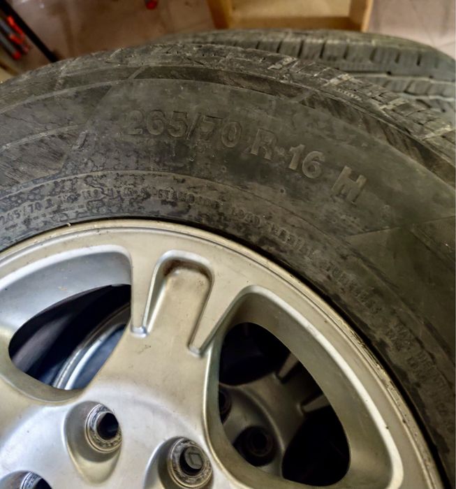 Conjunto de jantes e pneus Mitsubishi Pajero