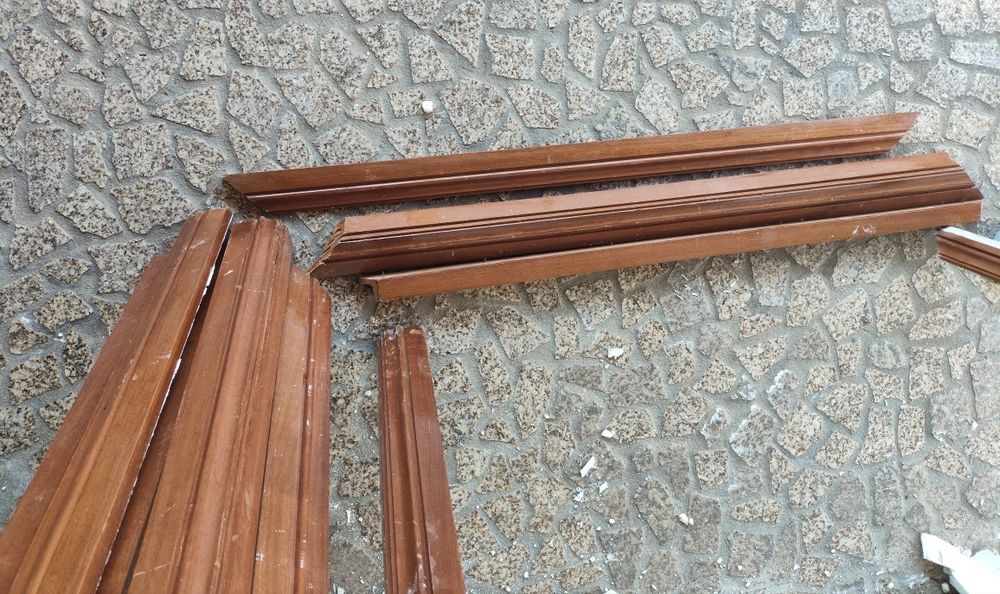 Porta de madeira com vidro + guarnições