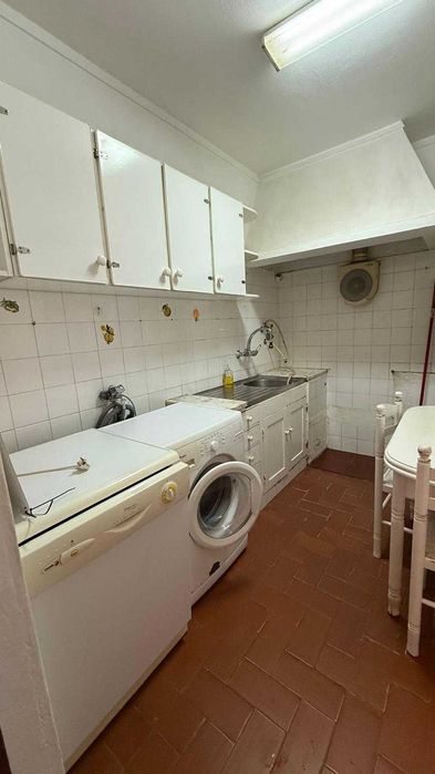 T1 no Centro de Lagos com Logradouro – Excelente Oportunidade!