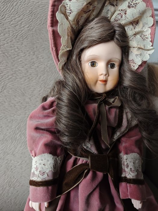 Lalka kolekcjonerska z serii "Puppenstube" marki Gilde Handwerk