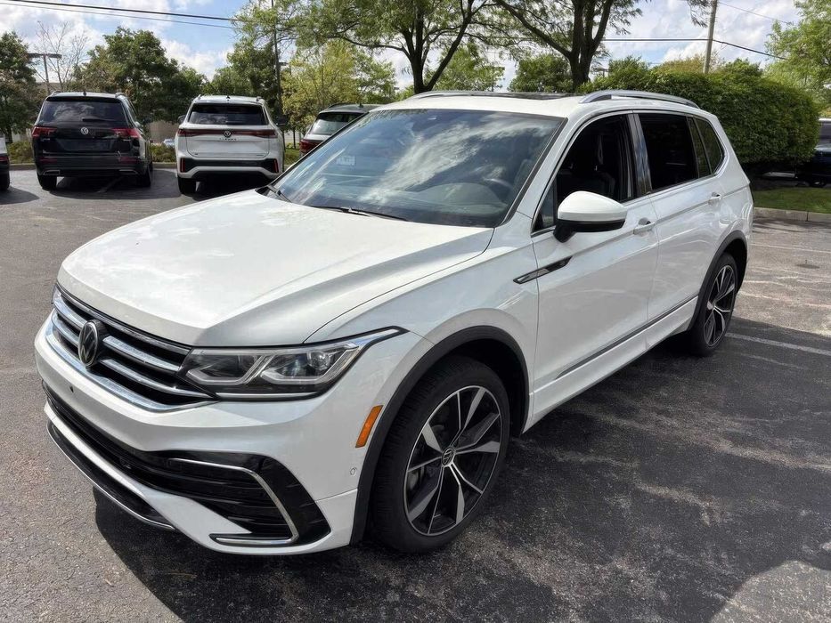 Volkswagen Tiguan SEL R-Line 4Motion      2024