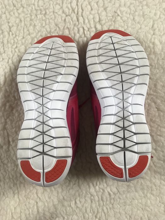 Ciemne różowe buty sportowe, treningowe Nike Wmns Move Fit