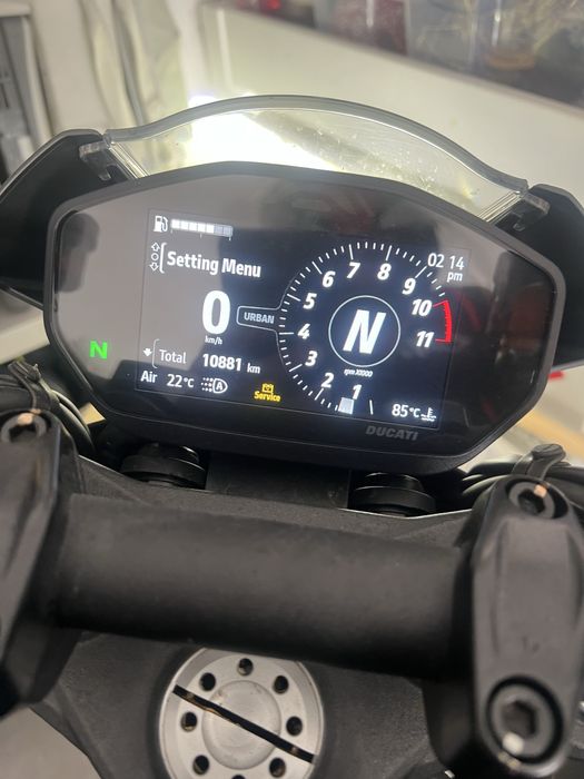 Ducati Monster 937 – 2021  Cinzento Mate – Excelente Estado