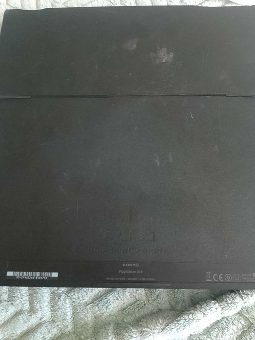 Konsola PlayStation 4