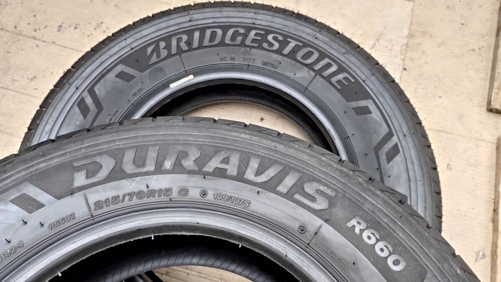 шини 215/70R15C. Pirelli. 10мм. 2023р Bridgestone с