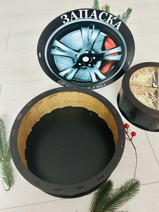 Коробки новорічні подарункові бокси