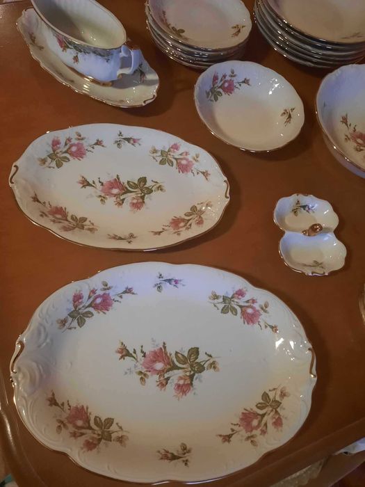 serwis obiadowy  porcelana Wawel róża